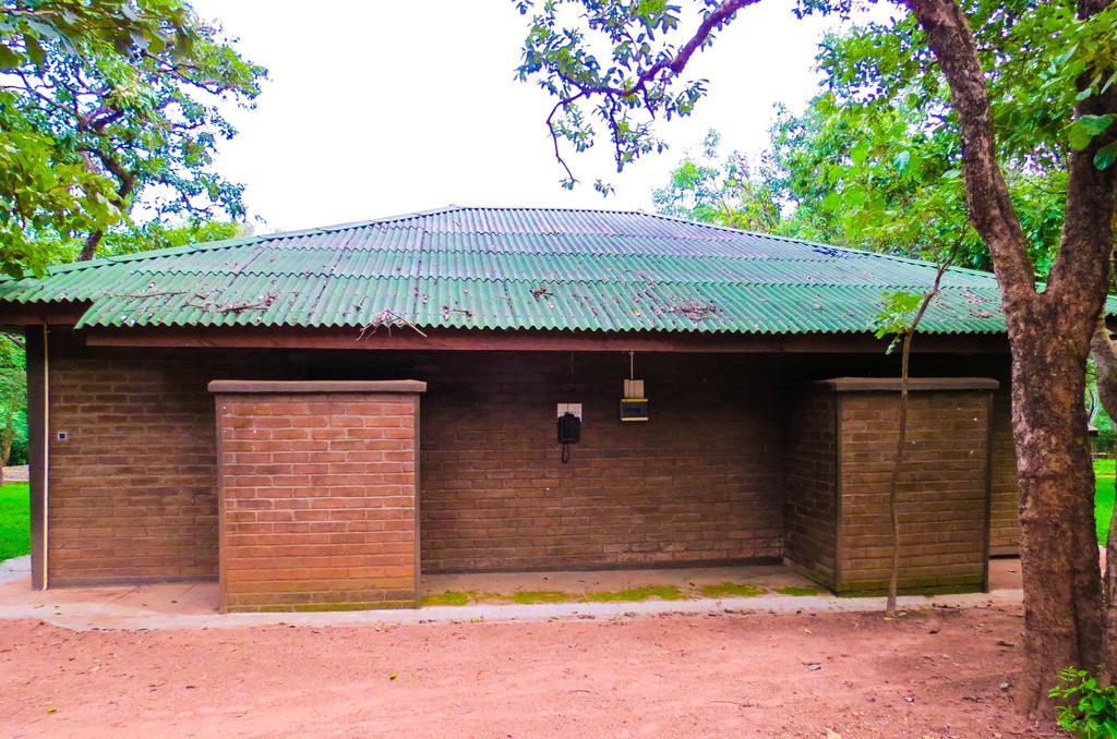 Woodlands Lilongwe Hotel Екстериор снимка