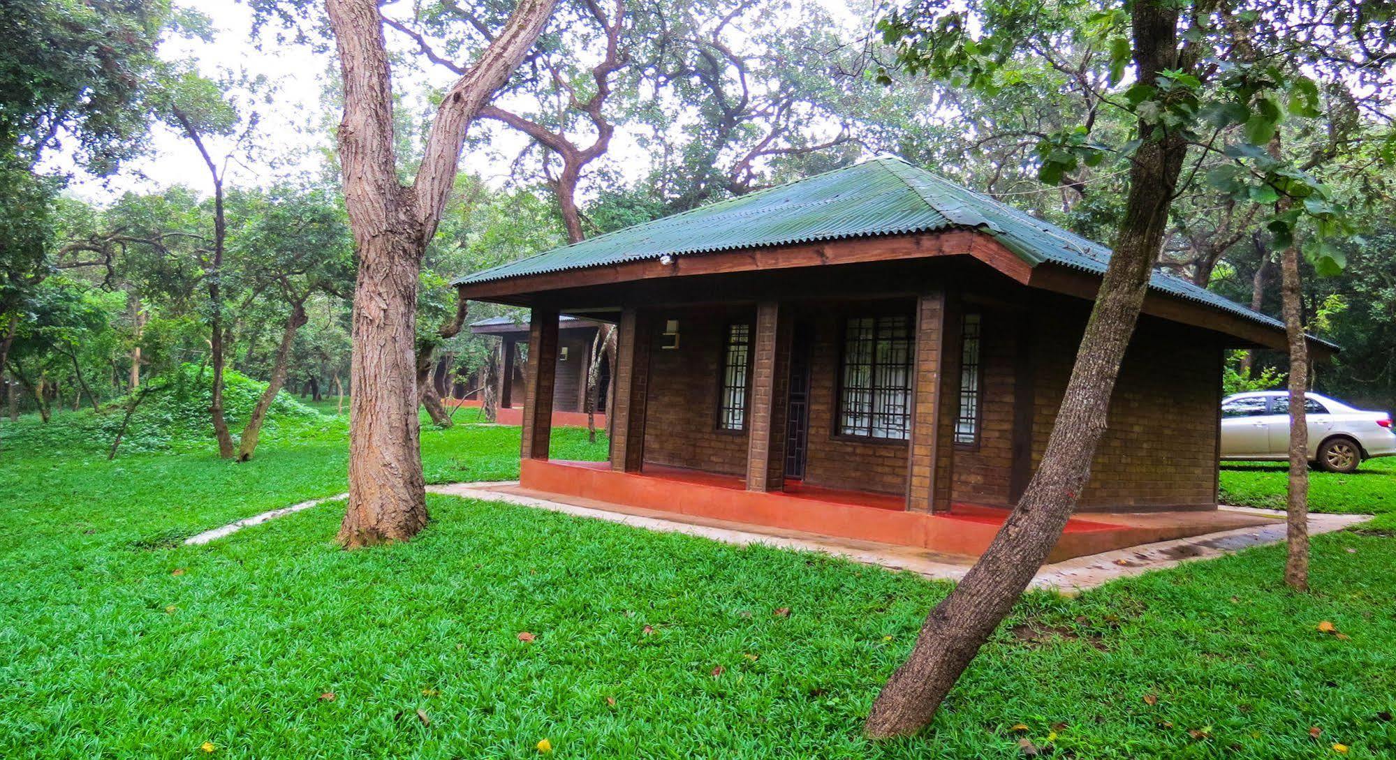 Woodlands Lilongwe Hotel Екстериор снимка