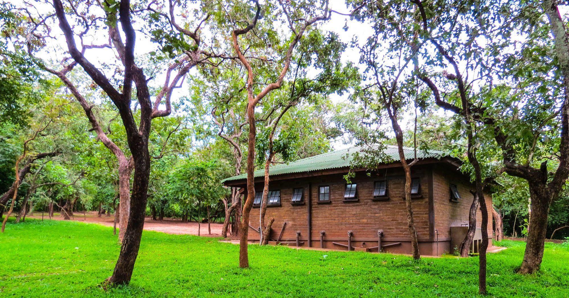 Woodlands Lilongwe Hotel Екстериор снимка