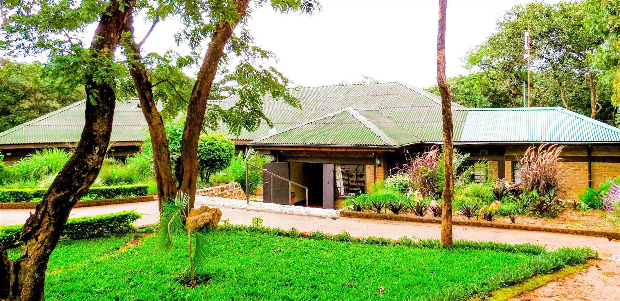 Woodlands Lilongwe Hotel Екстериор снимка