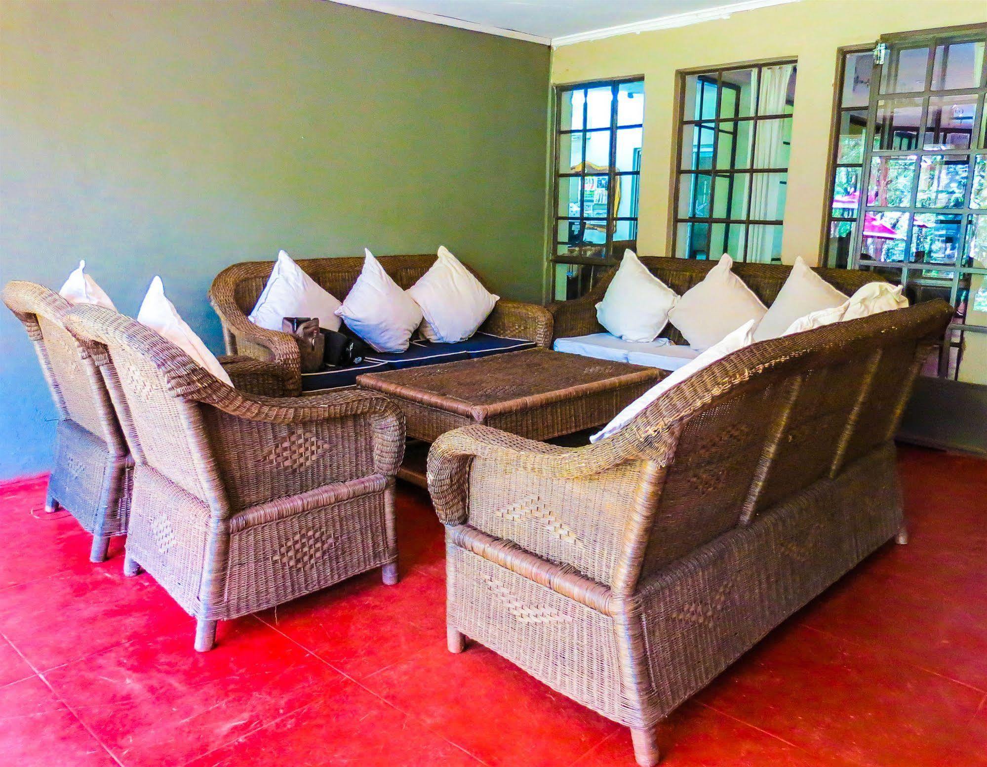 Woodlands Lilongwe Hotel Екстериор снимка